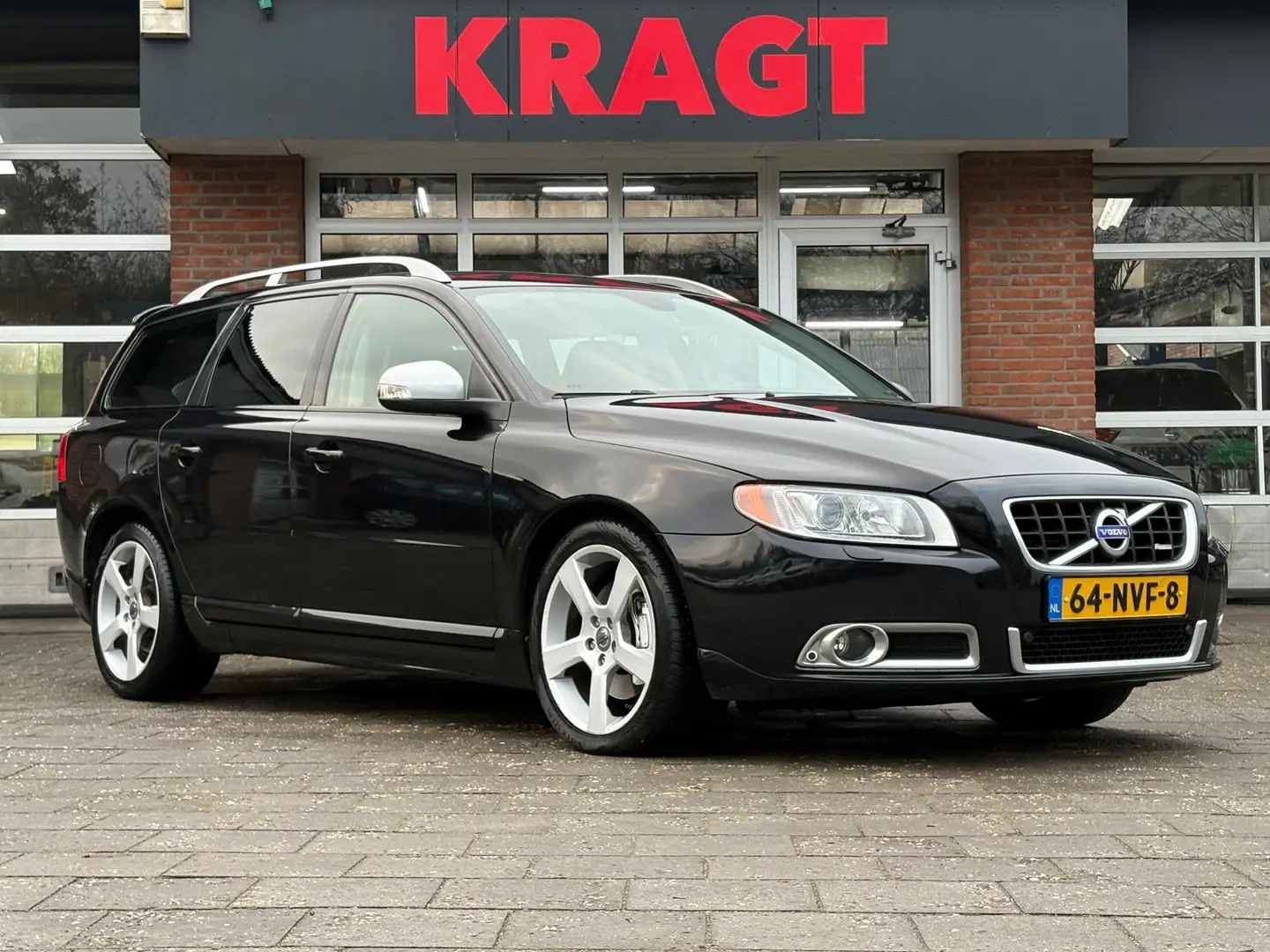 Volvo V70 R-Edition 2.0T 203 pk - Leder - Xenon - DVD scherm Schwarz - 2