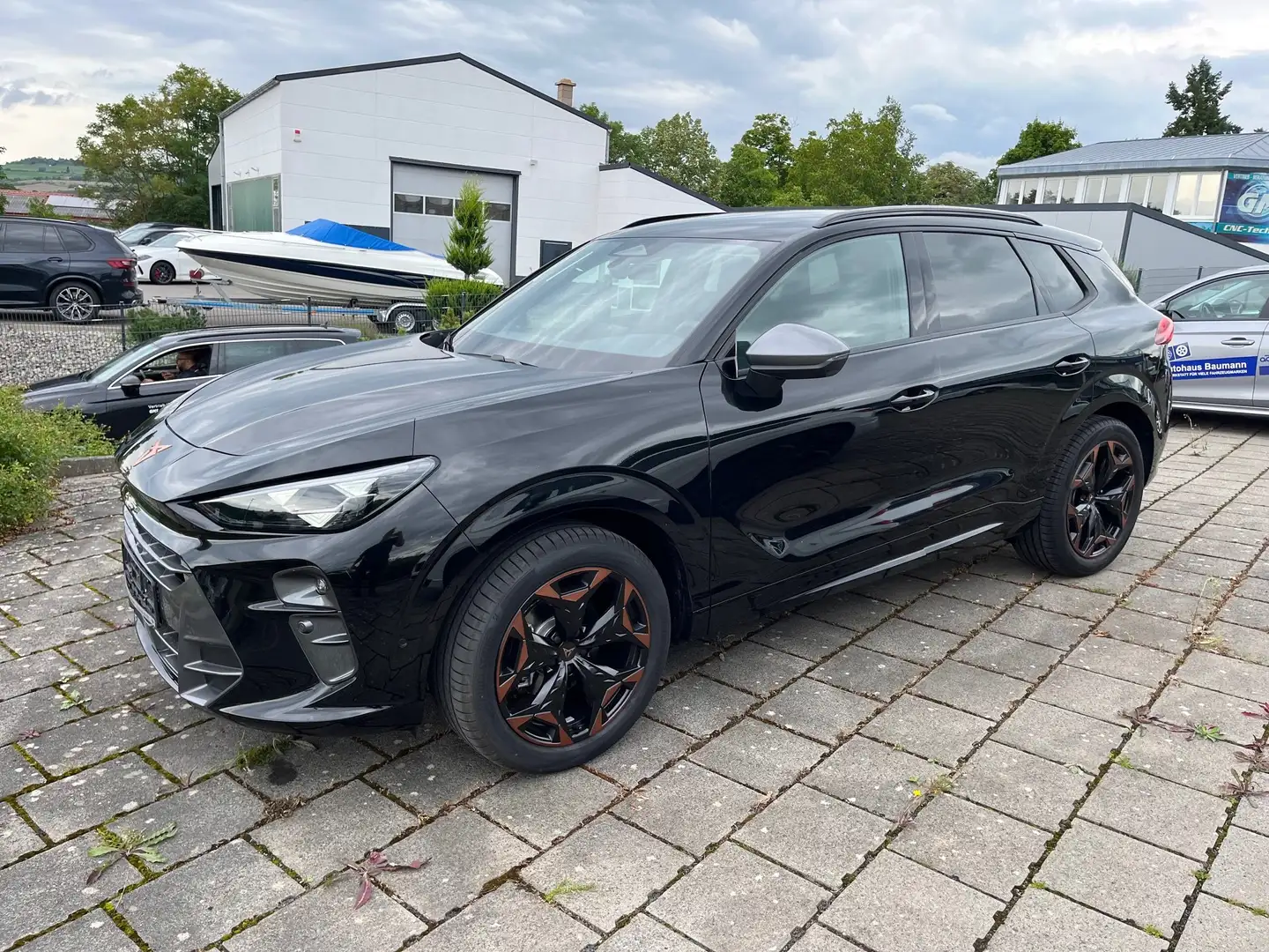 CUPRA Terramar 1.5 eTSI 110 kW Matrix Sennheiser Schwarz - 2