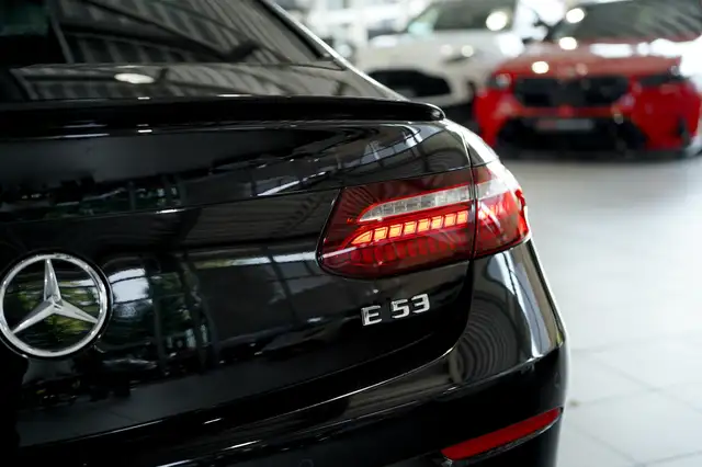 Mercedes-Benz E Class view 15