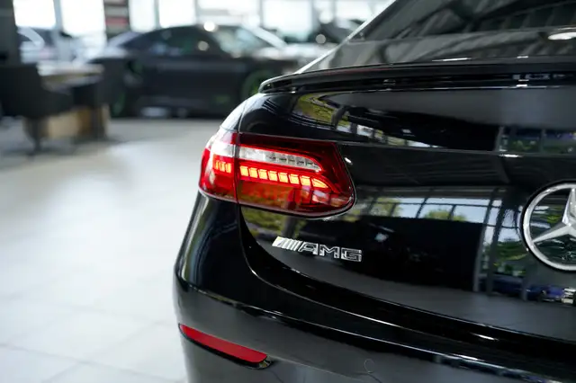 Mercedes-Benz E Class view 14