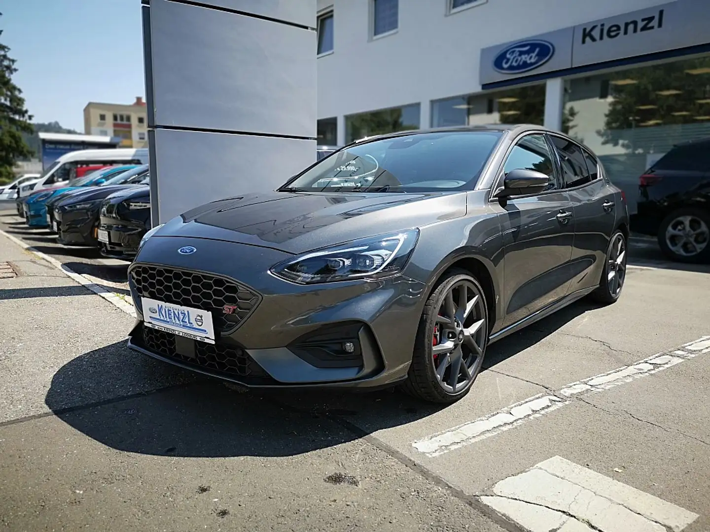 Ford Focus 2,3 EcoBoost ST mit Styling-Paket Grau - 1