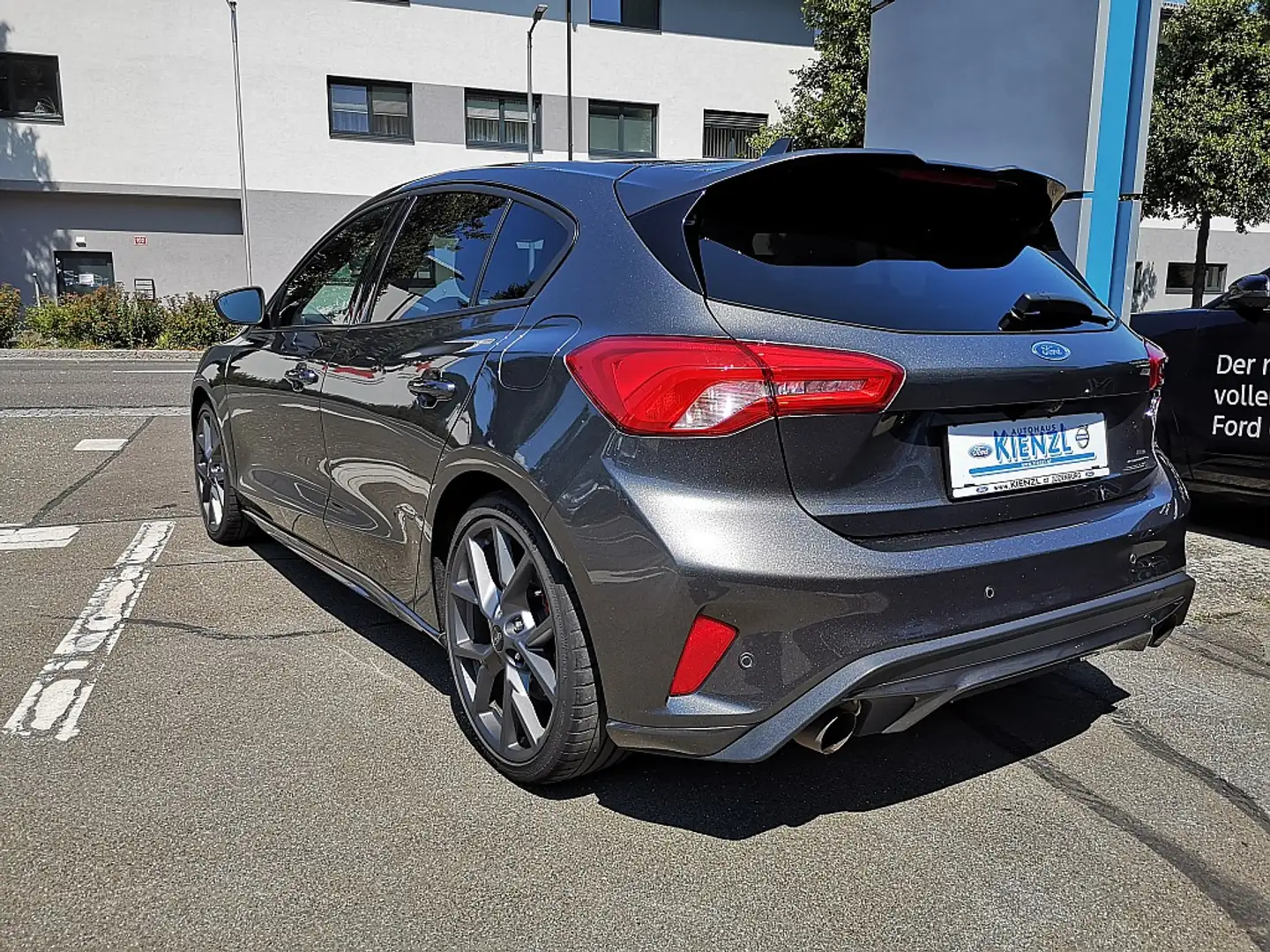 Ford Focus 2,3 EcoBoost ST mit Styling-Paket Grau - 2