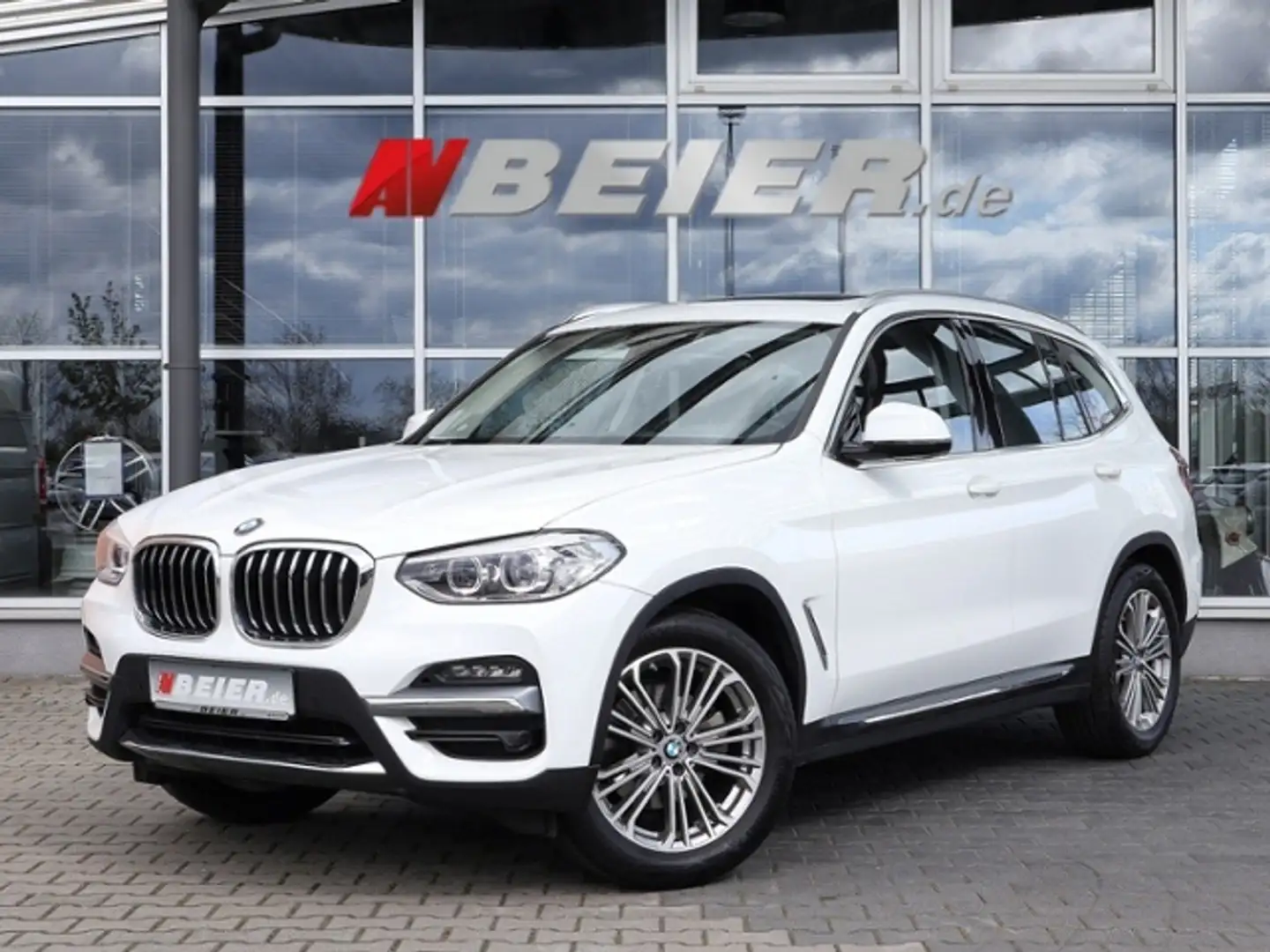 BMW X3 xDrive Luxury Line Panorama Leder Navi LED Weiß - 1