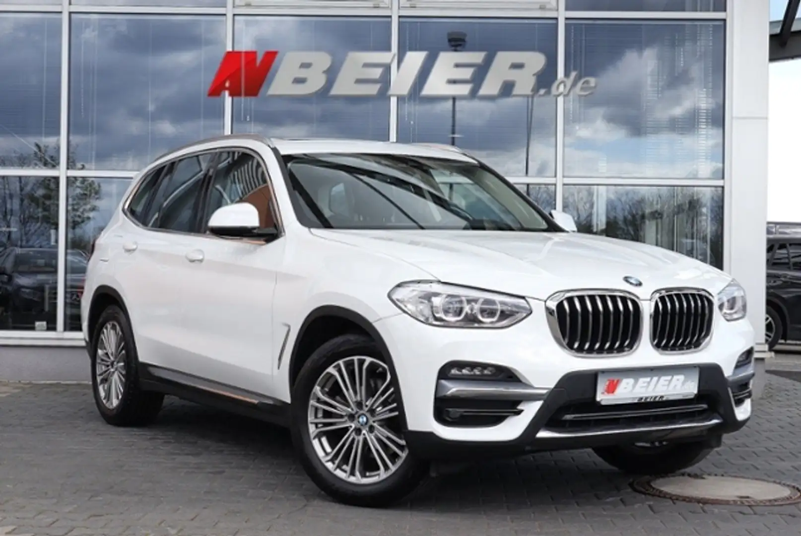 BMW X3 xDrive Luxury Line Panorama Leder Navi LED Weiß - 2