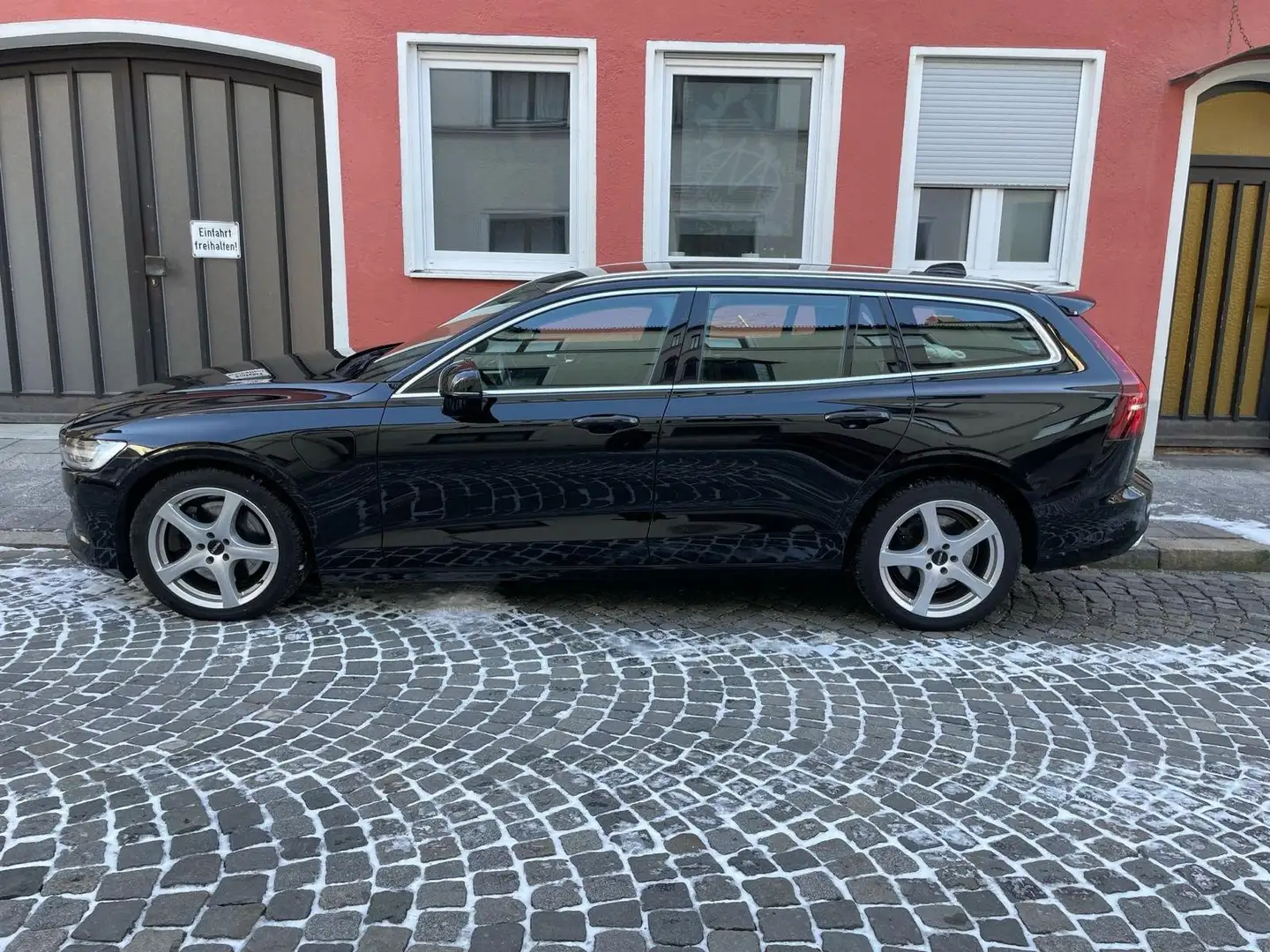 Volvo V60 V60 T6 AWD Recharge Geartronic Inscription Express Schwarz - 1