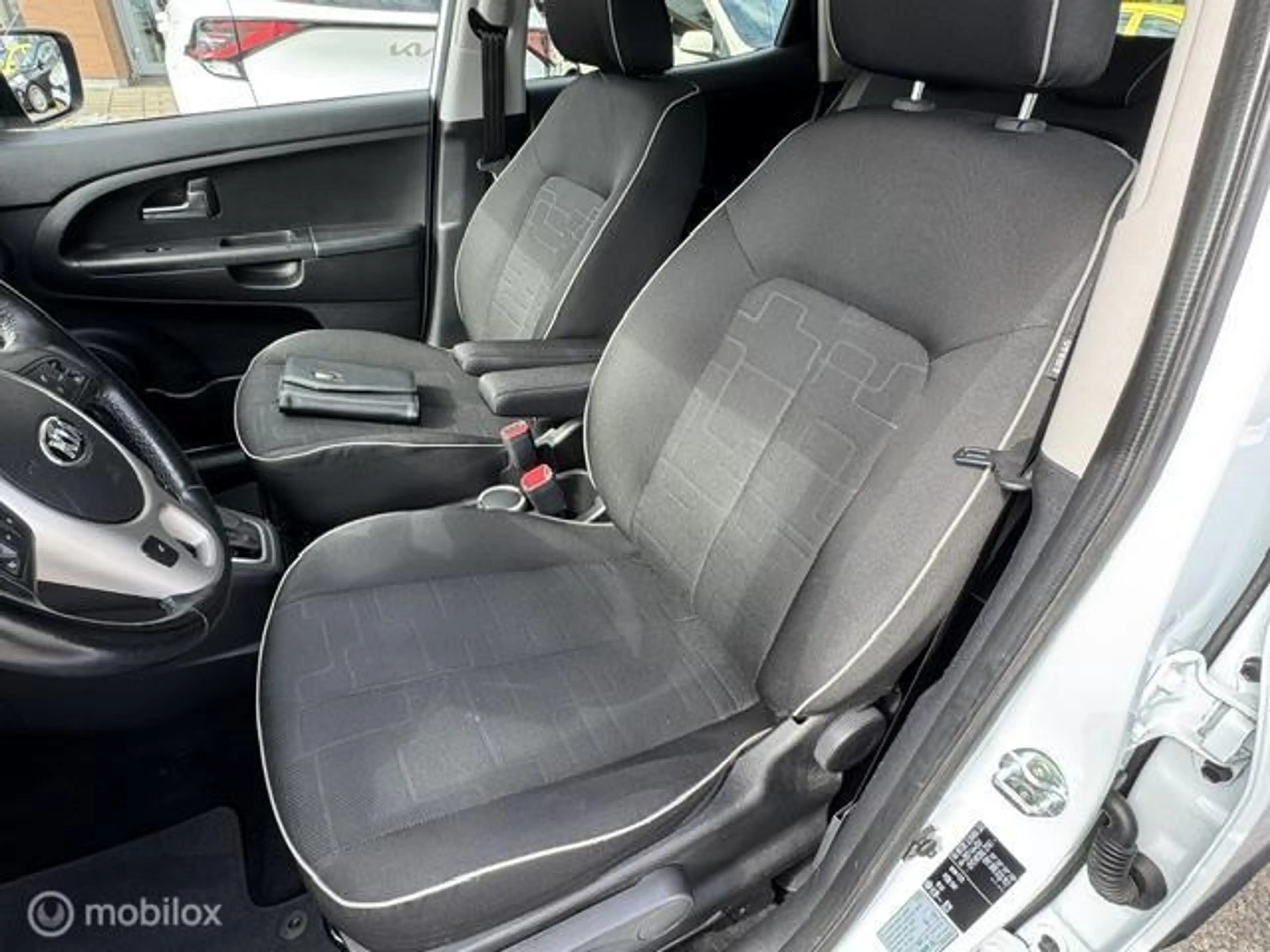 Kia Venga 1.6 CVVT DynamicLine Automaat , Airco , Navigatie — photo 14