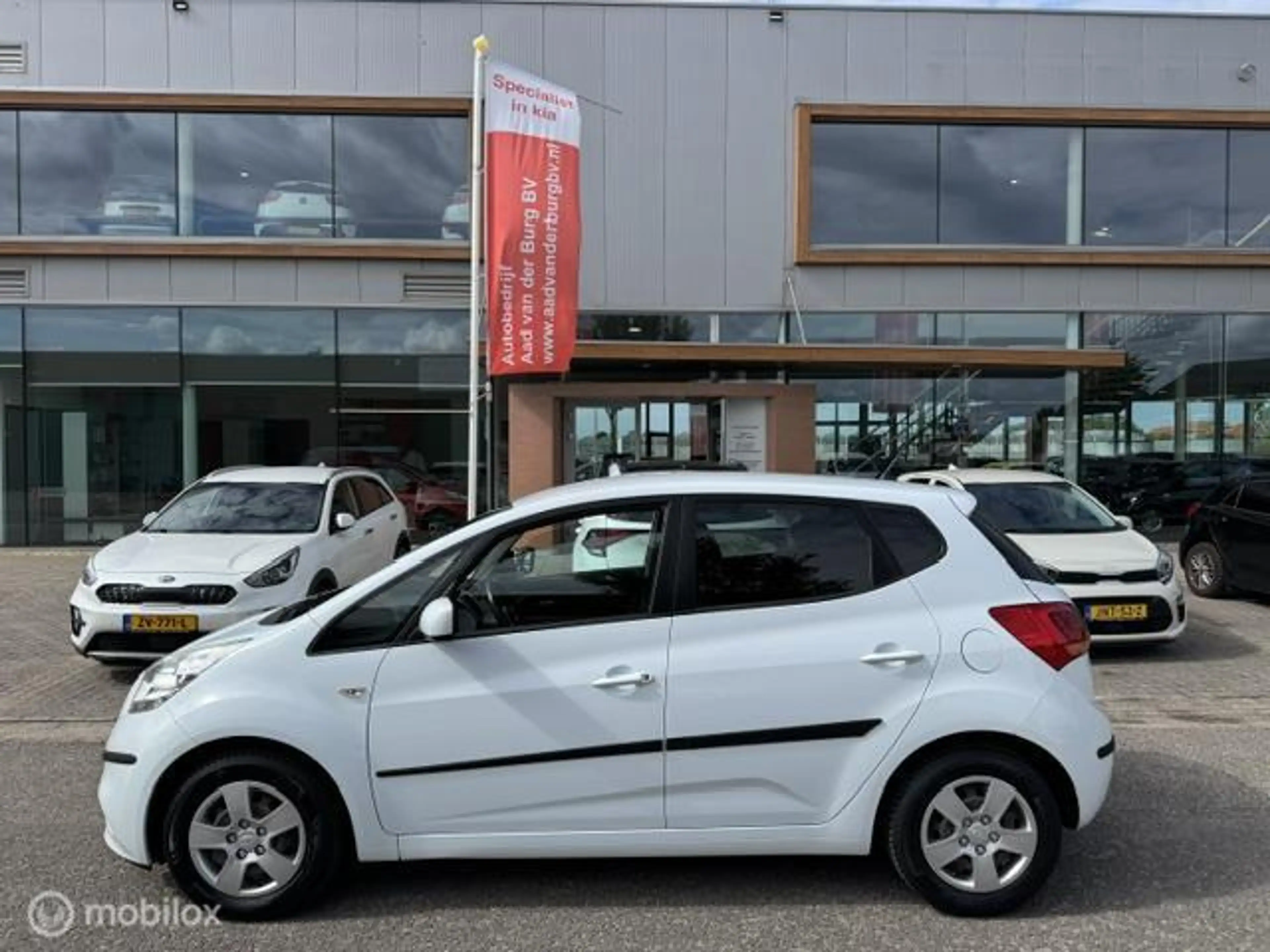 Kia Venga 1.6 CVVT DynamicLine Automaat , Airco , Navigatie — photo 2