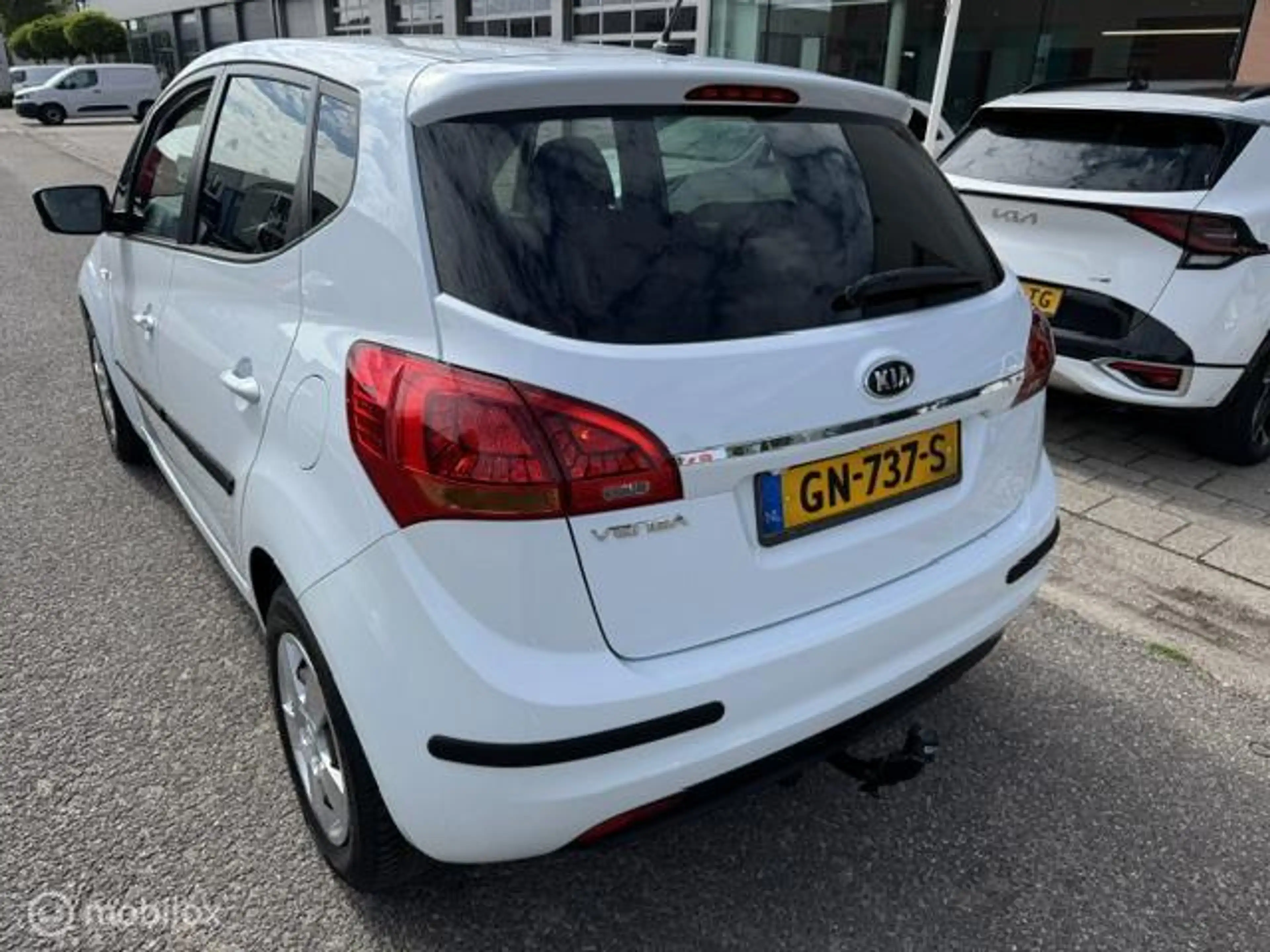Kia Venga 1.6 CVVT DynamicLine Automaat , Airco , Navigatie — photo 3