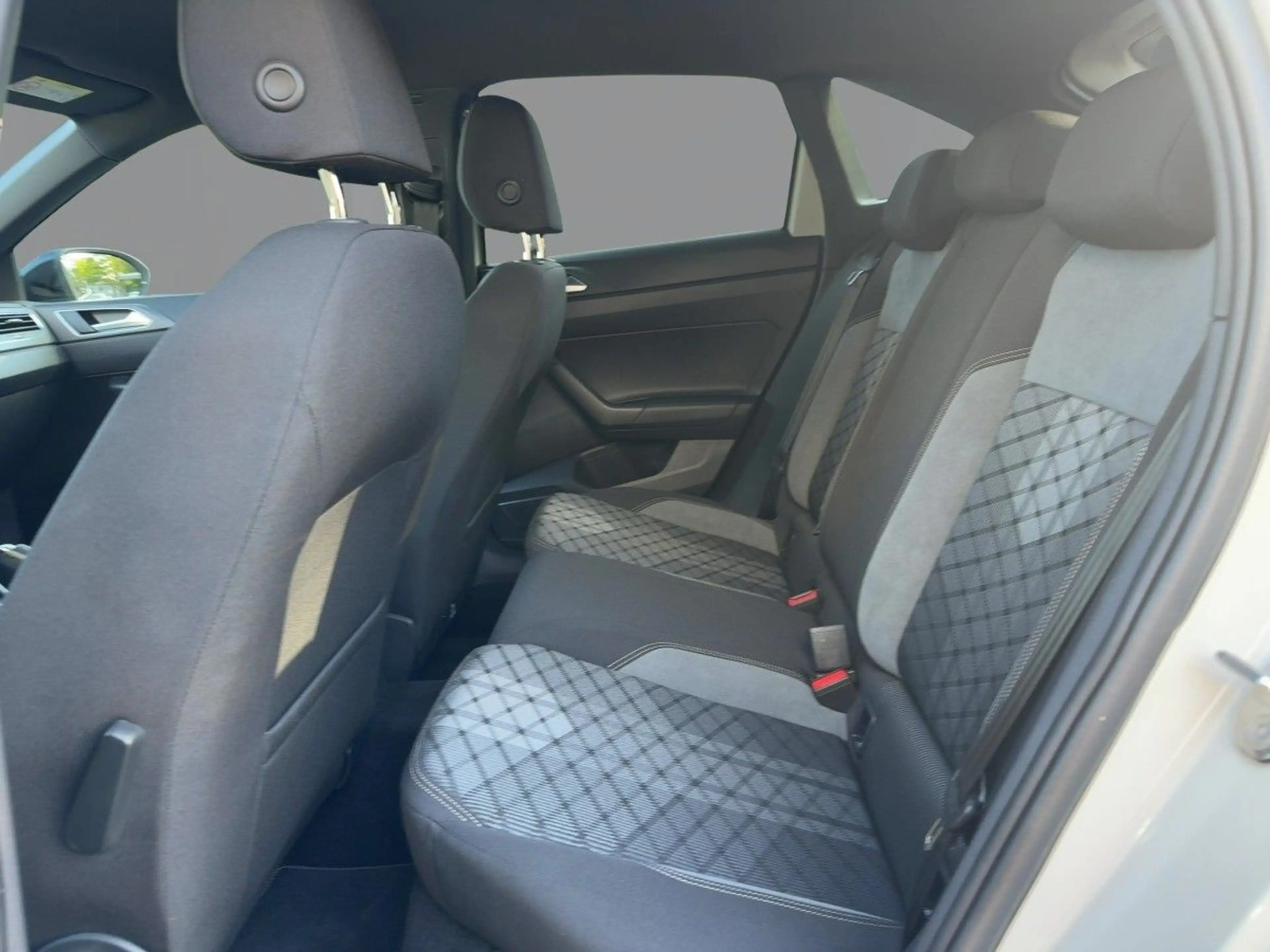 Volkswagen Taigo 1.0 TSI R-Line DSG LM18 Navi Kamera — photo 10