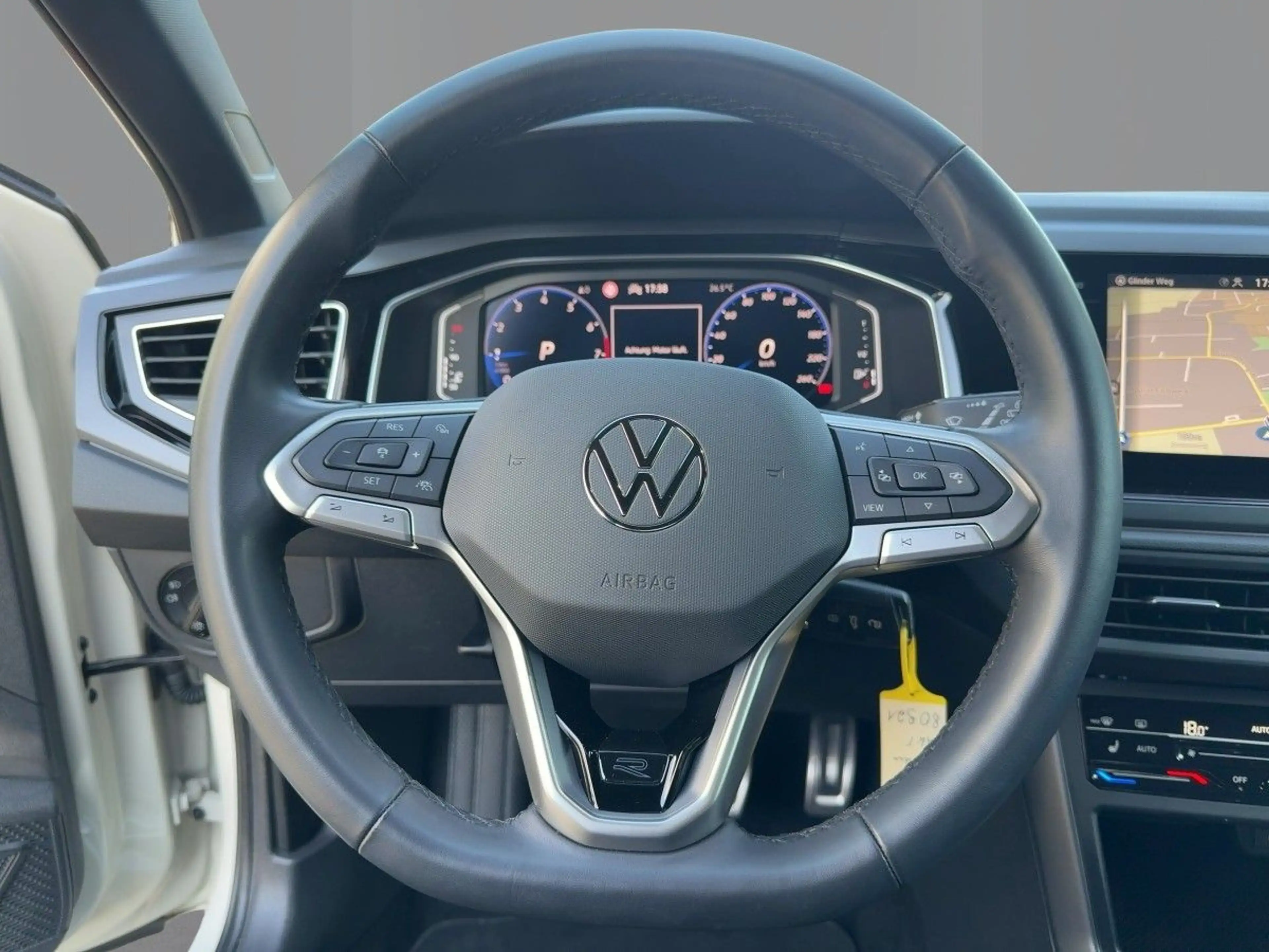 Volkswagen Taigo 1.0 TSI R-Line DSG LM18 Navi Kamera — photo 13