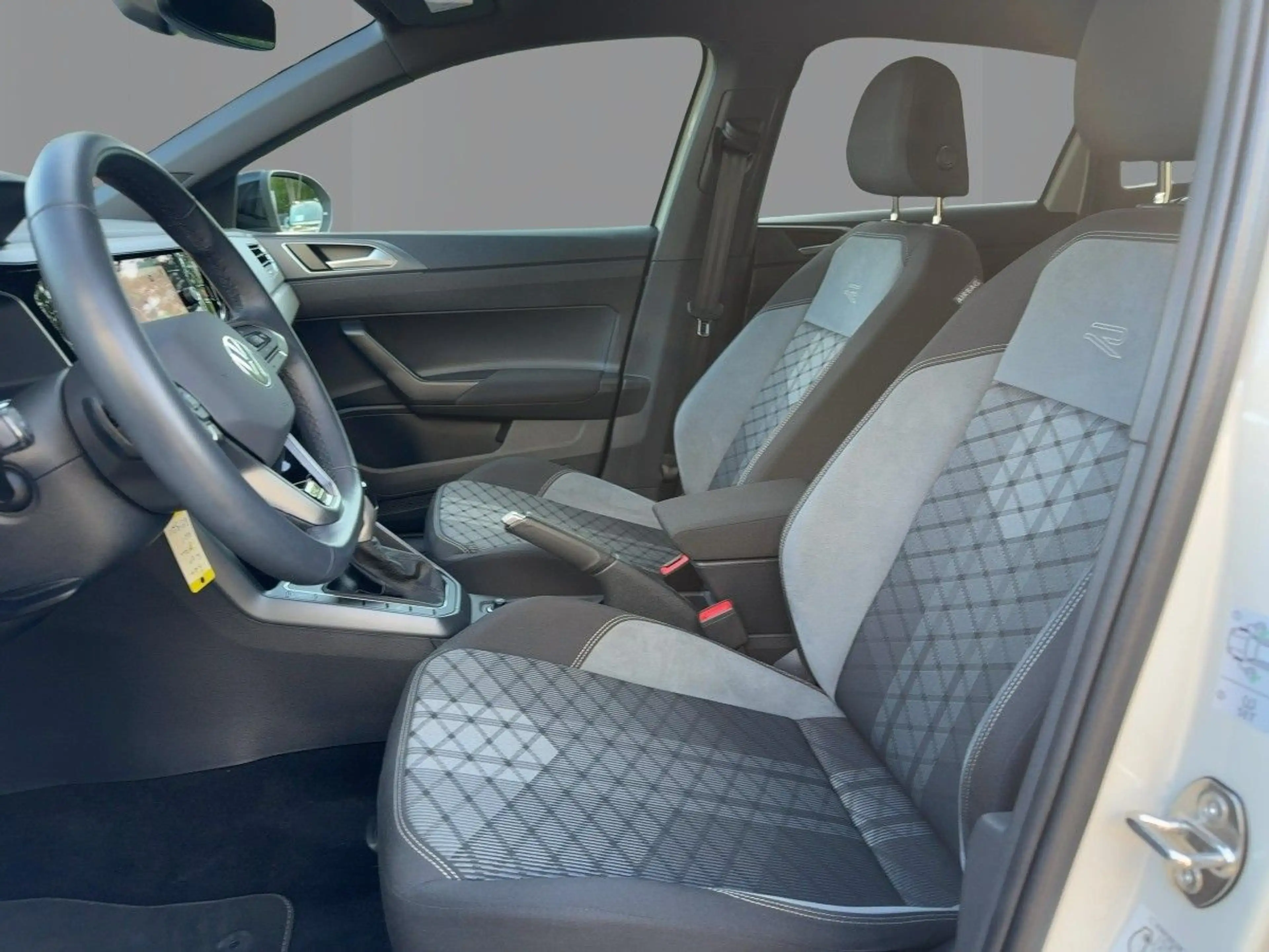 Volkswagen Taigo 1.0 TSI R-Line DSG LM18 Navi Kamera — photo 9