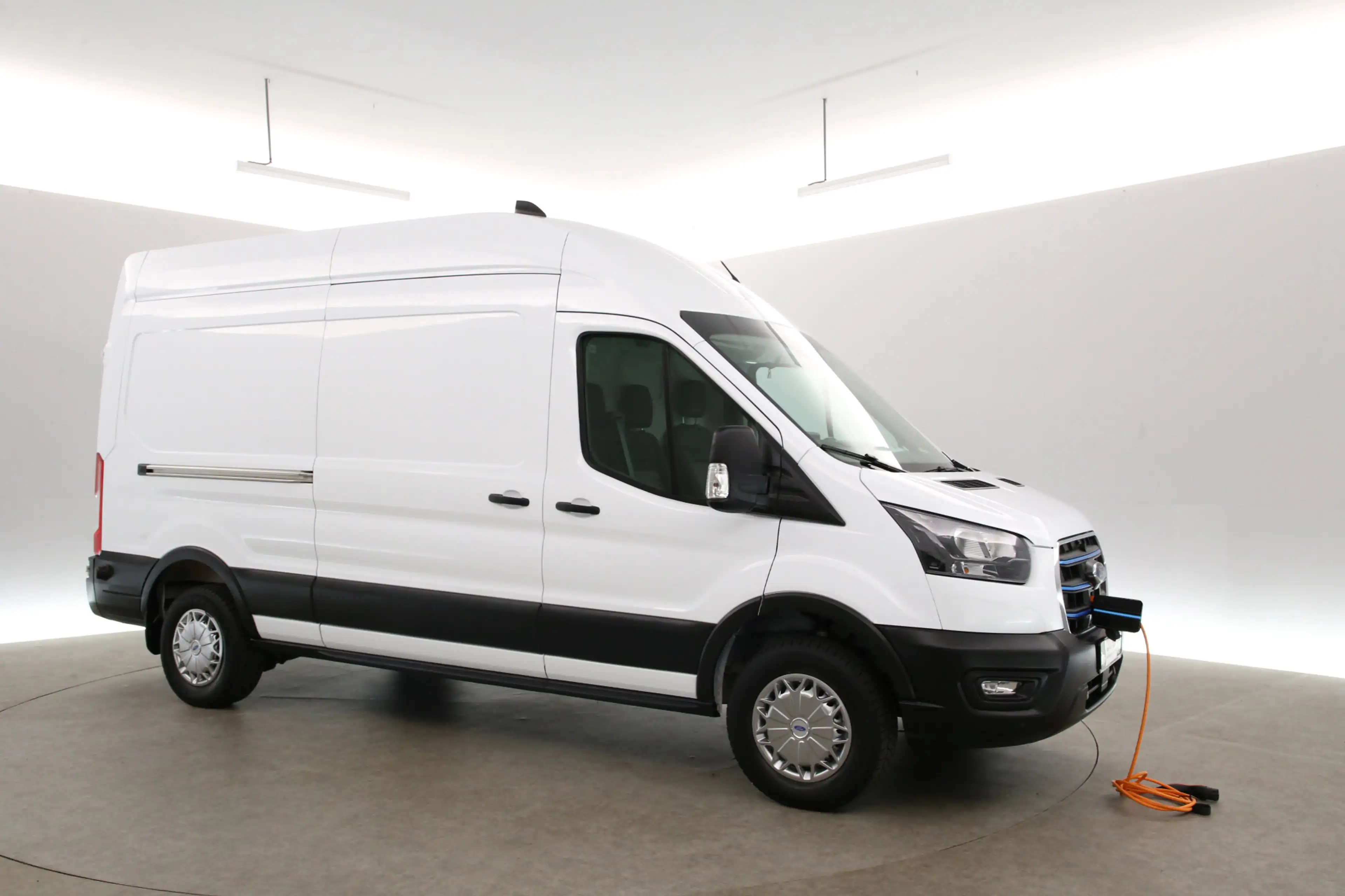 Ford E-Transit 68 kWh L3H3 | Snelladen | SOH 96% | Clima | Camera — photo 6