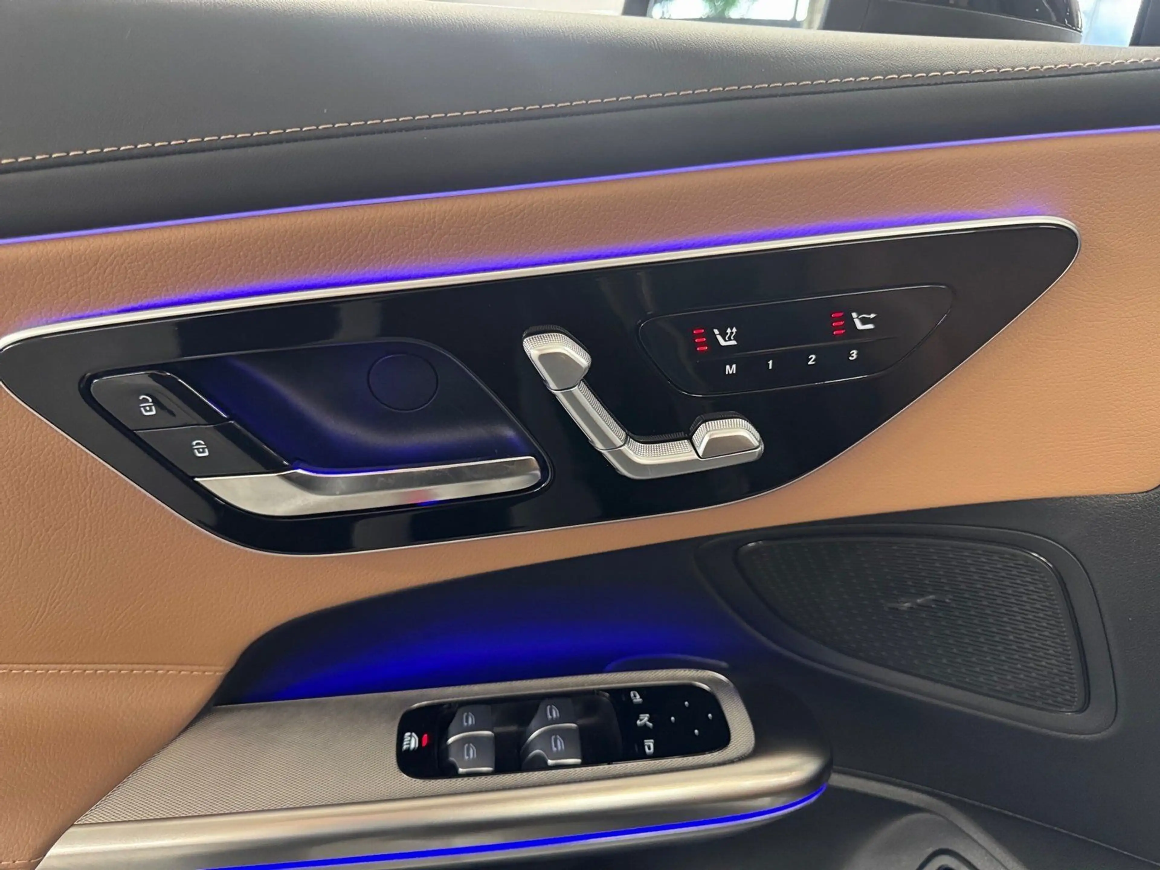 Mercedes-Benz CLE 200 AMG Cabrio*Distonic*Totwink*360*Head-Up* — photo 14