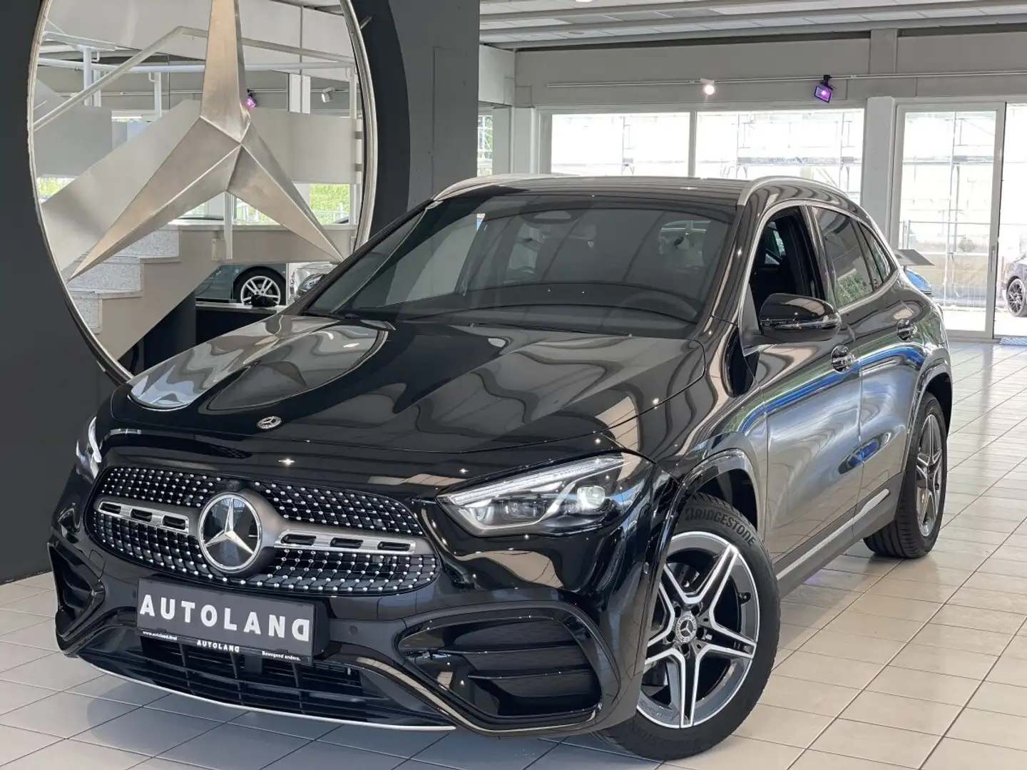 Mercedes-Benz GLA 180 Special Edition Schwarz - 1