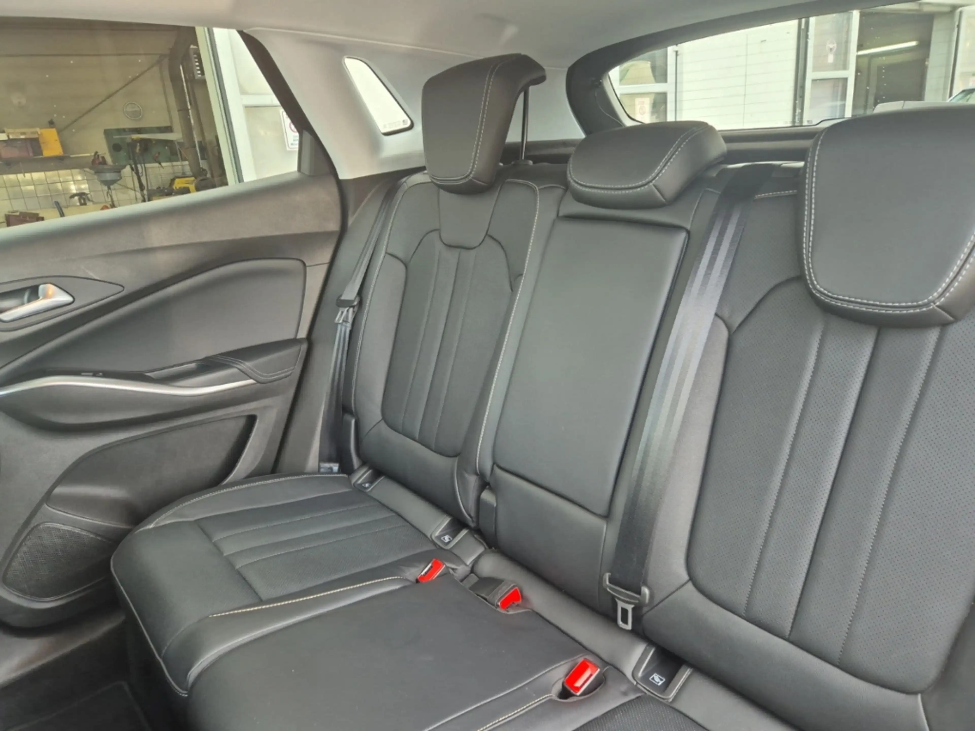 Opel Grandland Elegance 1.2 Turbo,TWW,Multimedia,SHZ,FsHZ — photo 11