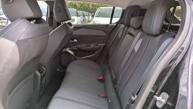Peugeot 308 view 9