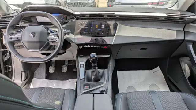 Peugeot 308 view 4