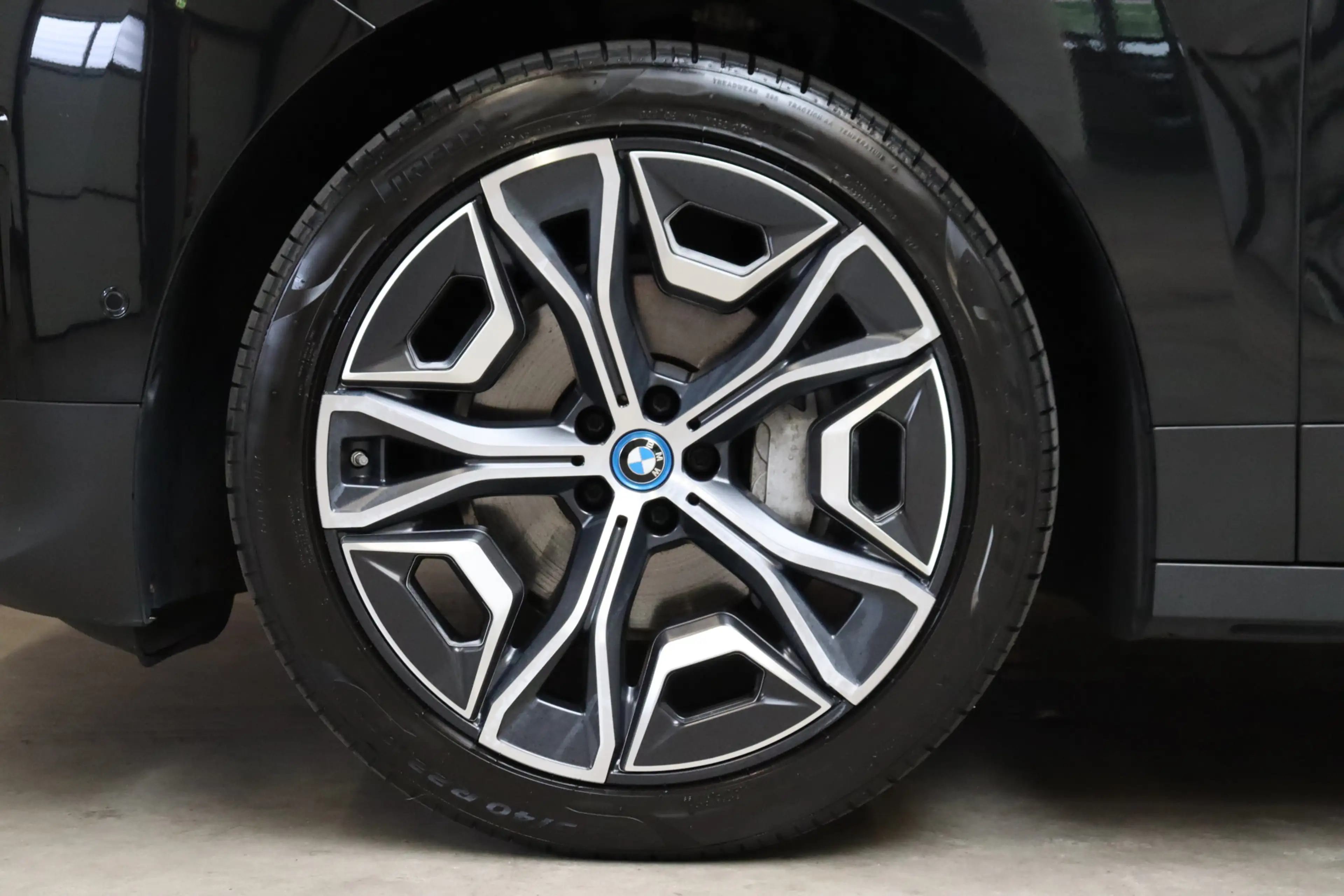 BMW iX xDrive40 High Executive 77 kWh / Driving Assistant — photo 12