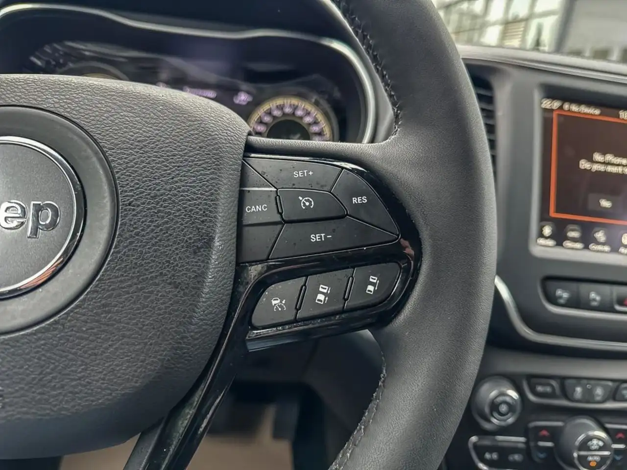 Jeep Cherokee снимка Jeep Cherokee