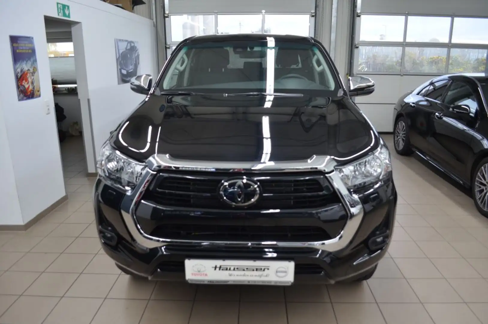 Toyota Hilux 4x4 Double Cab Autm. Comfort Schwarz - 2