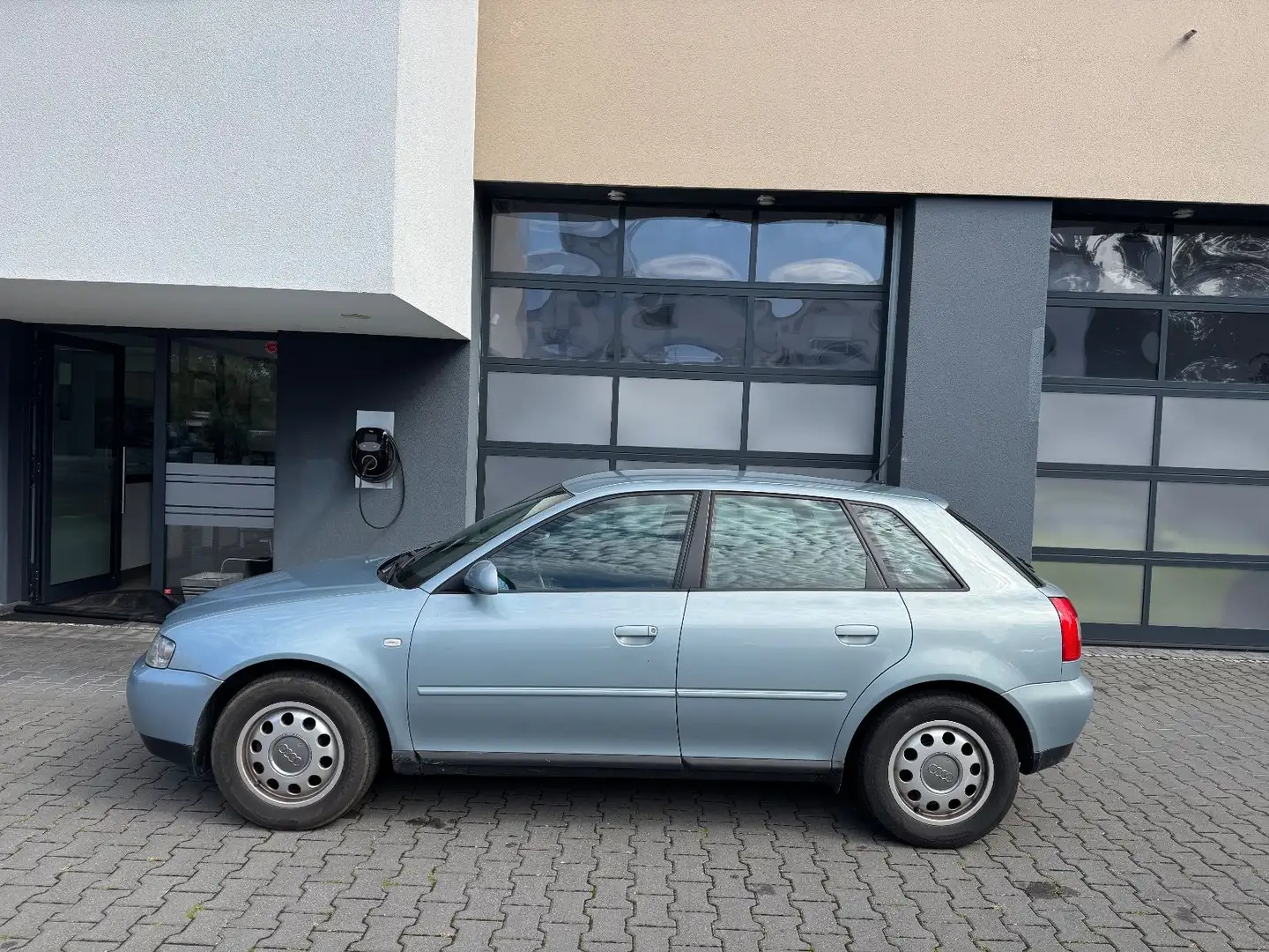 Audi A3 1.6 Ambiente Silber - 2
