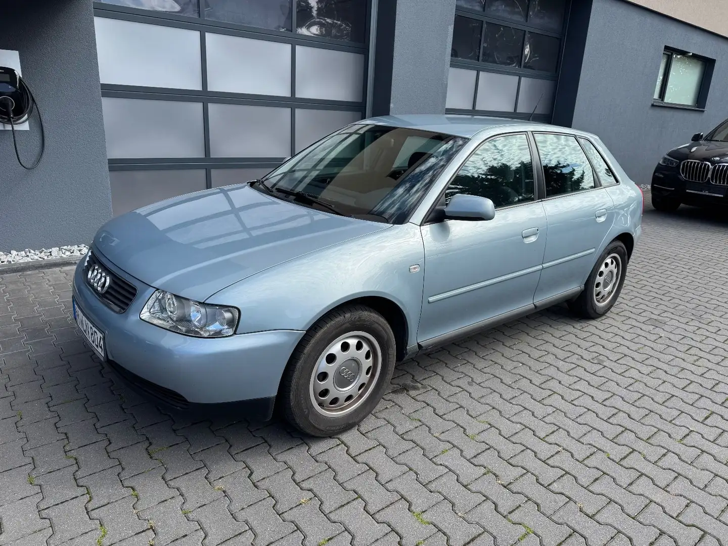 Audi A3 1.6 Ambiente Silber - 1