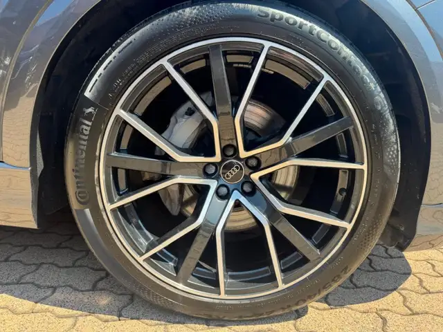 Audi Q8 view 14