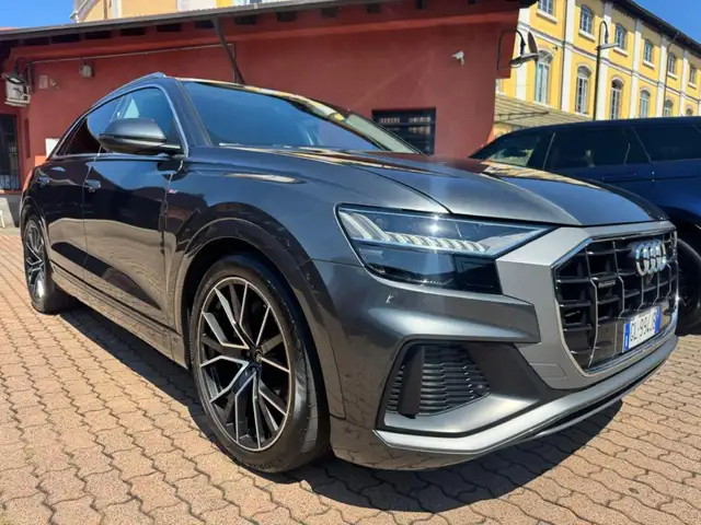 Audi Q8 view 2