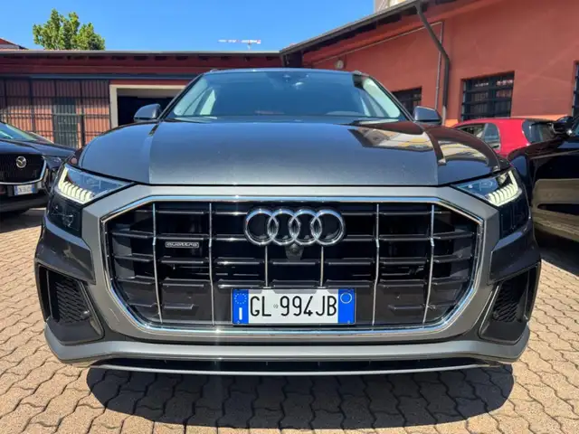 Audi Q8 view 3