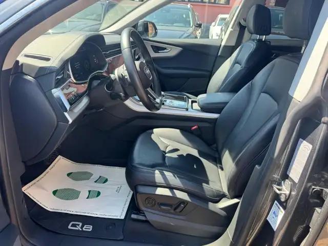 Audi Q8 view 15