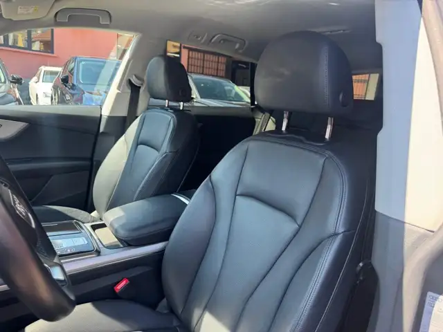 Audi Q8 view 13