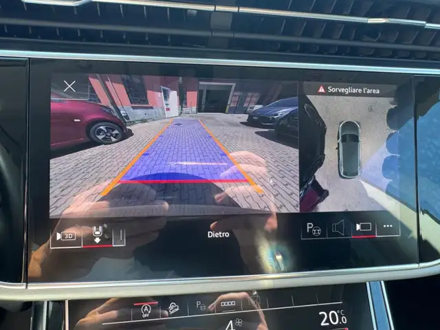 Audi Q8 view 10