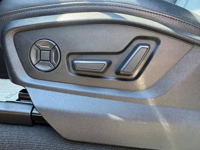 Audi Q8 view 12