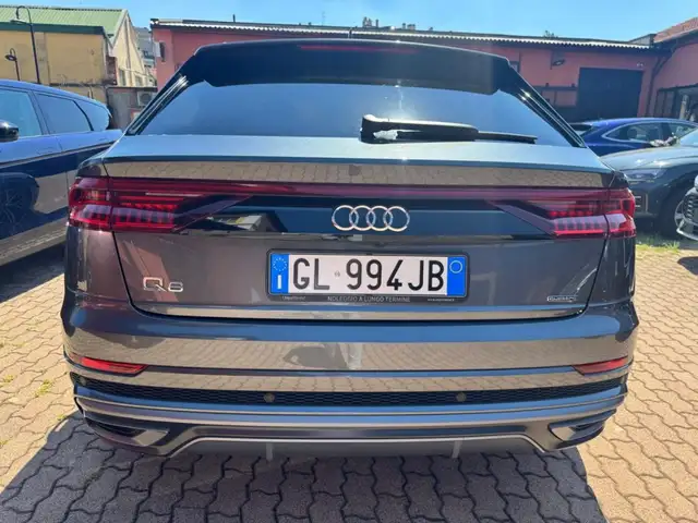 Audi Q8 view 4