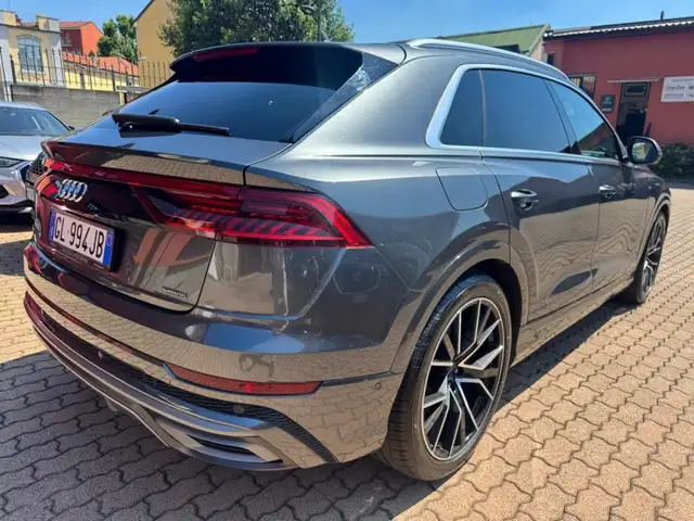 Audi Q8 view 5