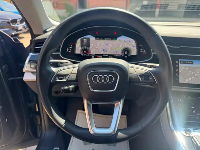 Audi Q8 view 8