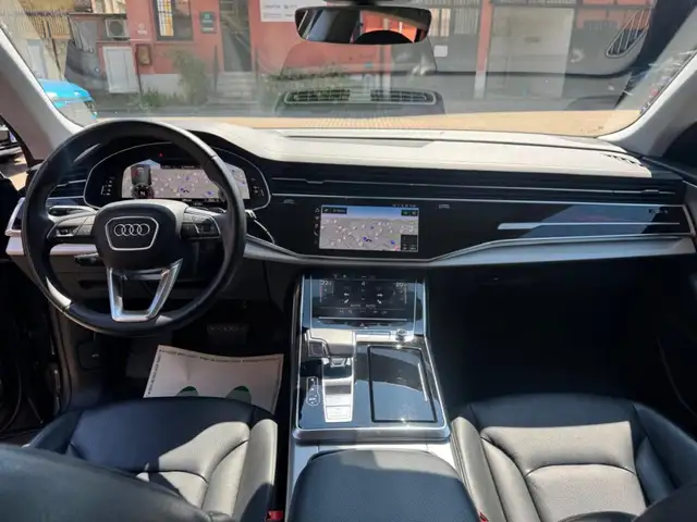 Audi Q8 view 9
