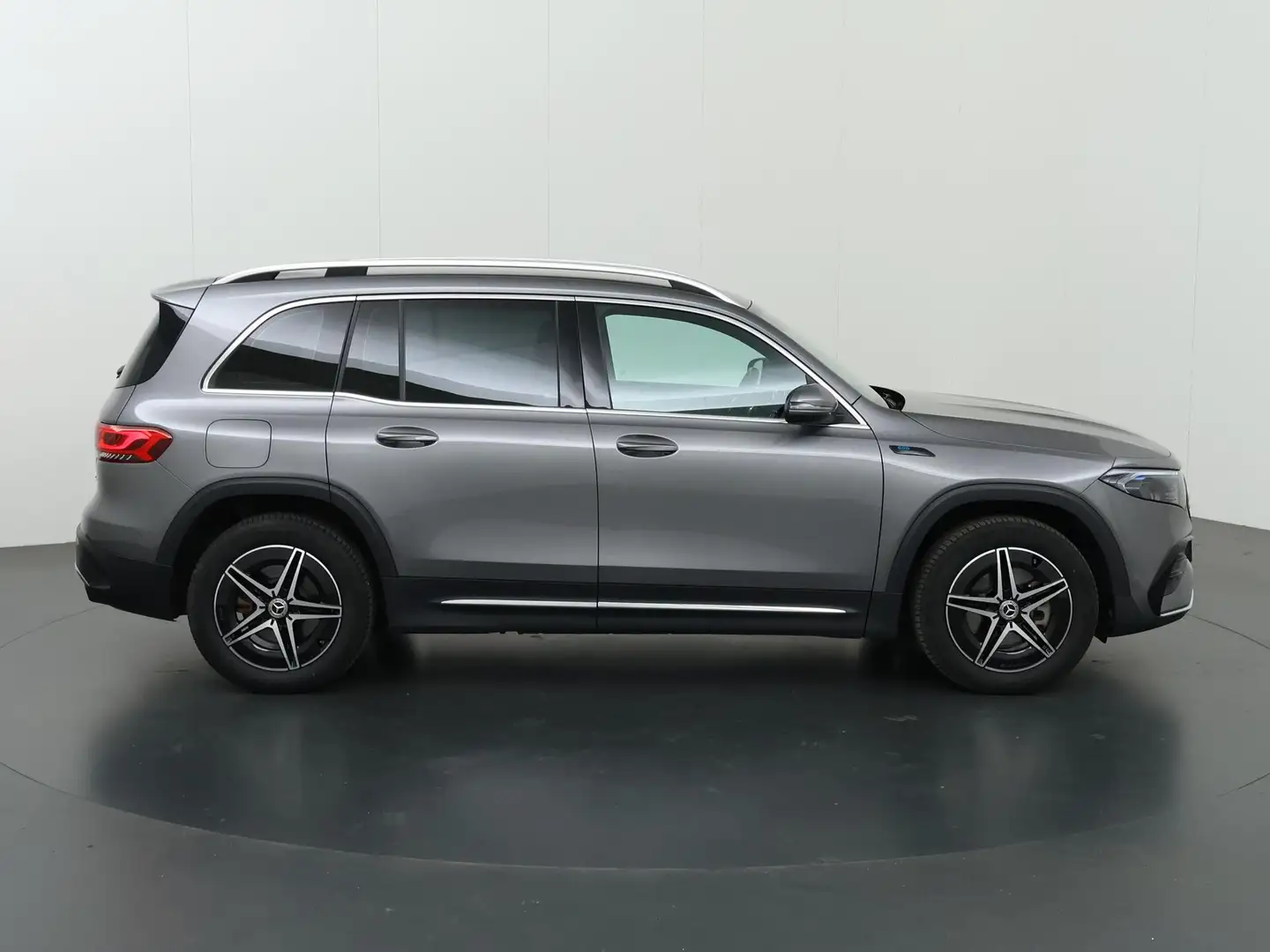 Mercedes-Benz EQB 350 4MATIC AMG Line 67 kWh | Sfeerverlichting | High P Grau - 2