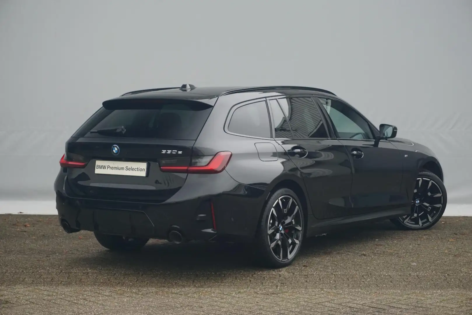 BMW 330 3 Serie Touring 330e M Sportpakket Pro 19'' / Elek Schwarz - 2