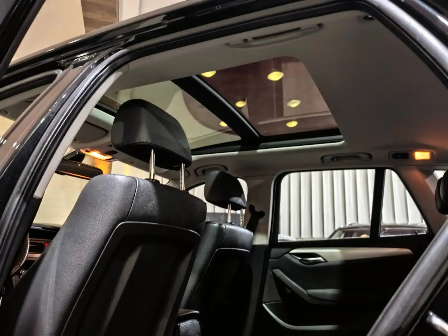BMW X1 Baureihe X1 25 i xDrive Bi-Xenon/Schiebedach Schwarz - 2