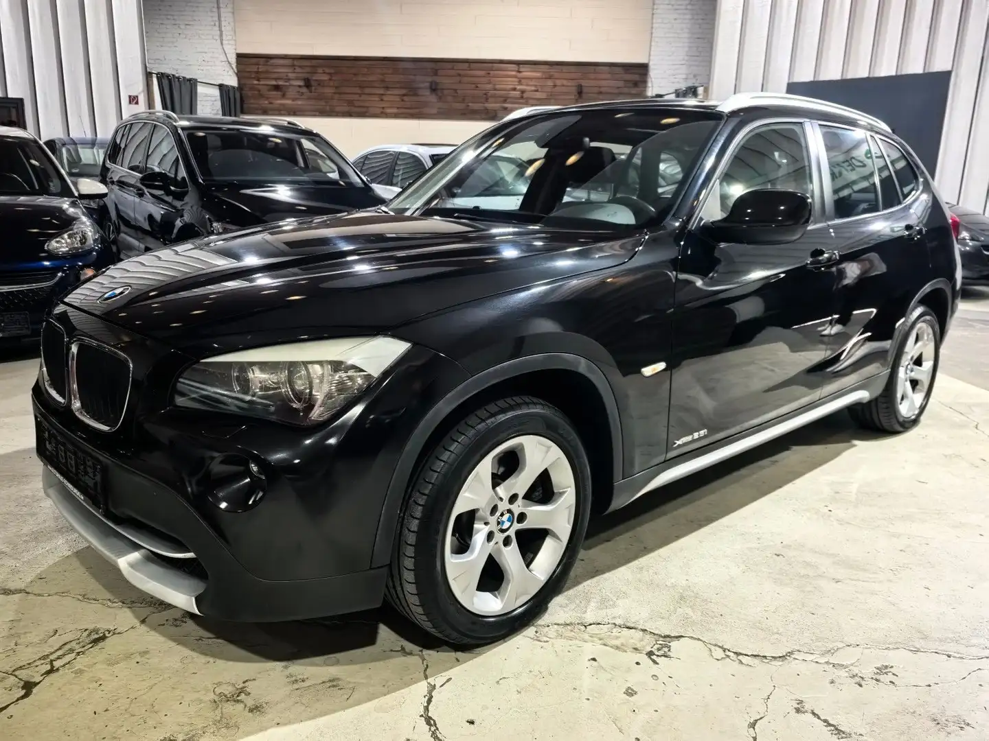 BMW X1 Baureihe X1 25 i xDrive Bi-Xenon/Schiebedach Schwarz - 1