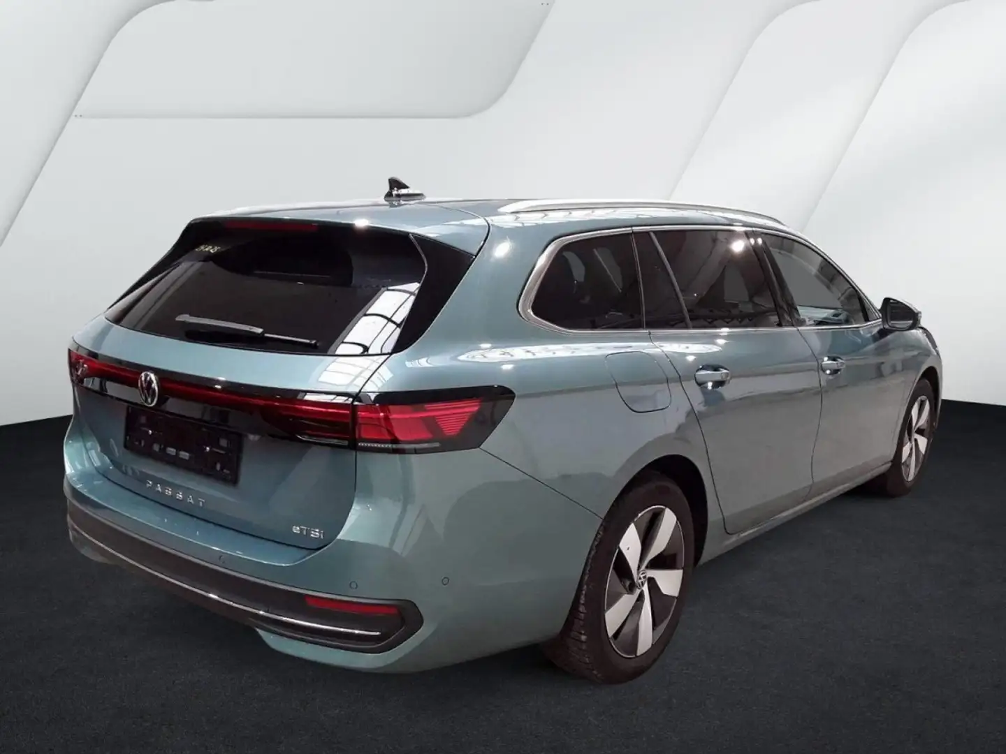 Volkswagen Passat Variant 1.5 eTSI Business DSG (NAVI+LED+AHK+AreaView+ACC) Grün - 2