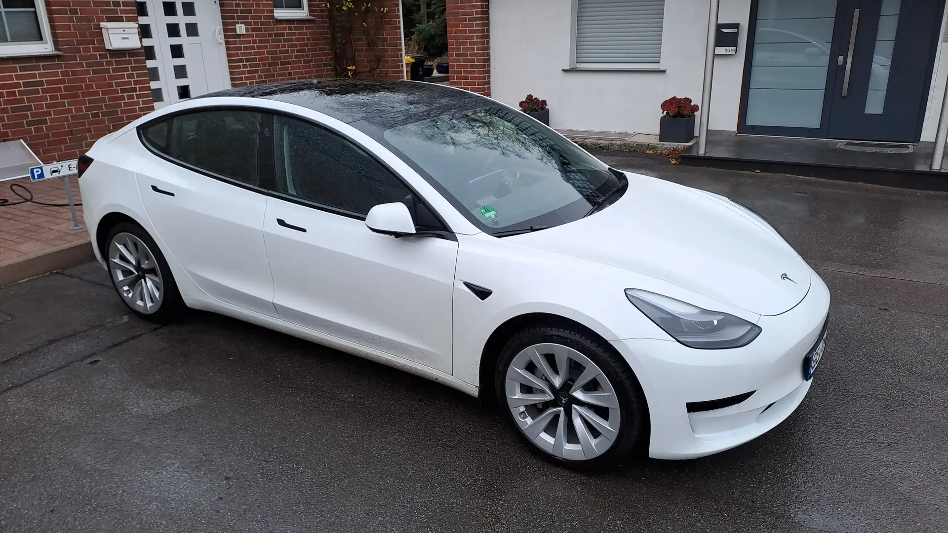 Tesla Model 3 Model 3 Standard Reichweite Plus Hinterradantrieb Weiß - 2