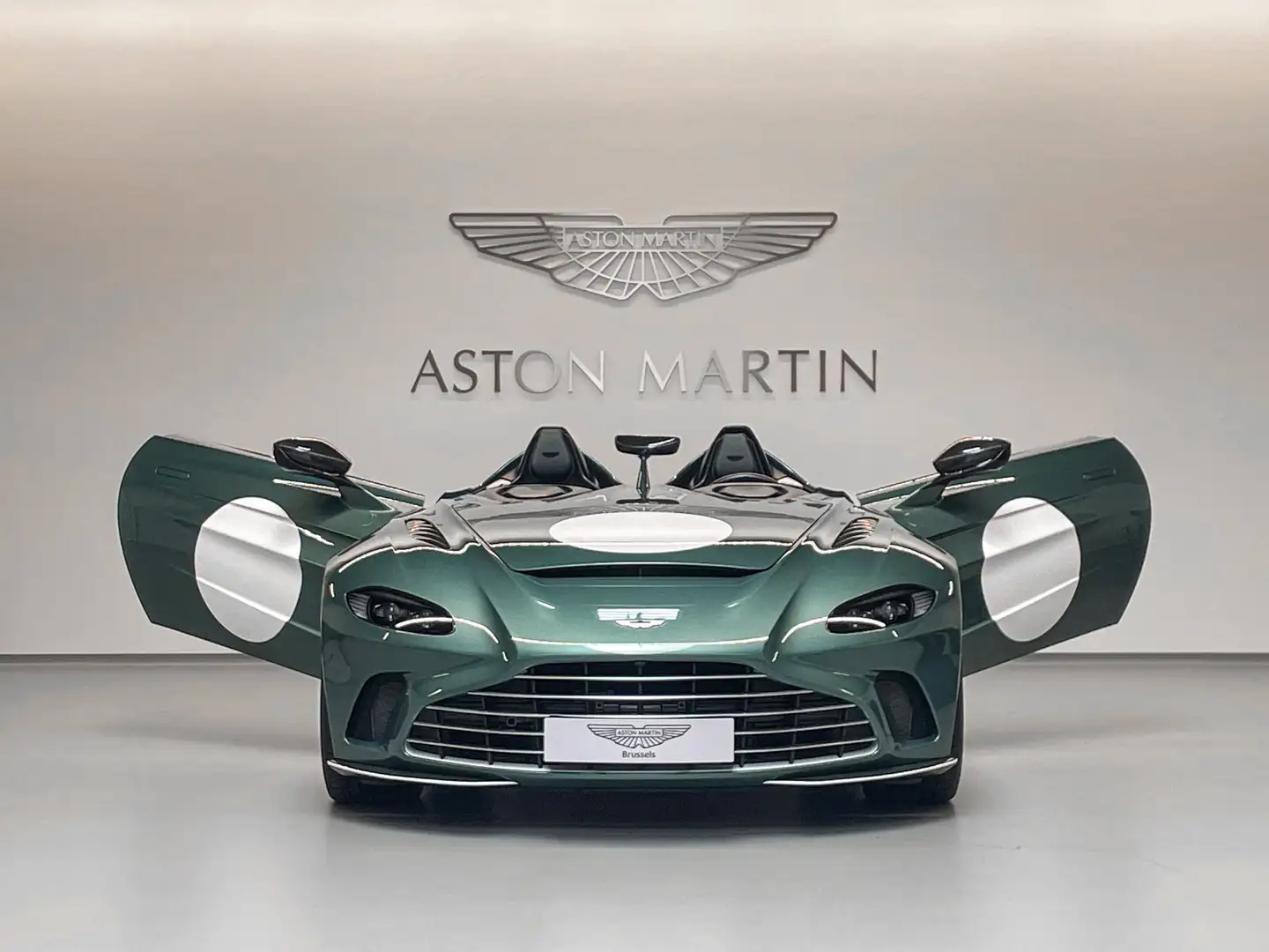 Aston Martin Vantage V12 Speedster | Aston Martin Brussels Zelená - 2
