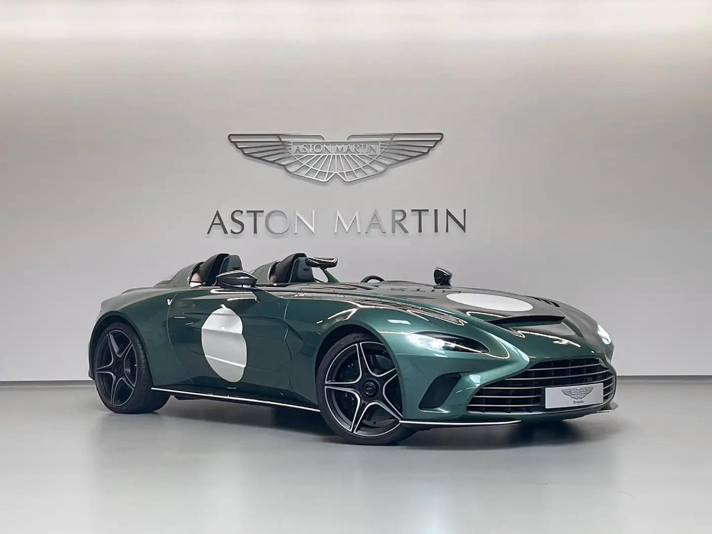 Aston Martin Vantage V12 Speedster | Aston Martin Brussels zelena - 1