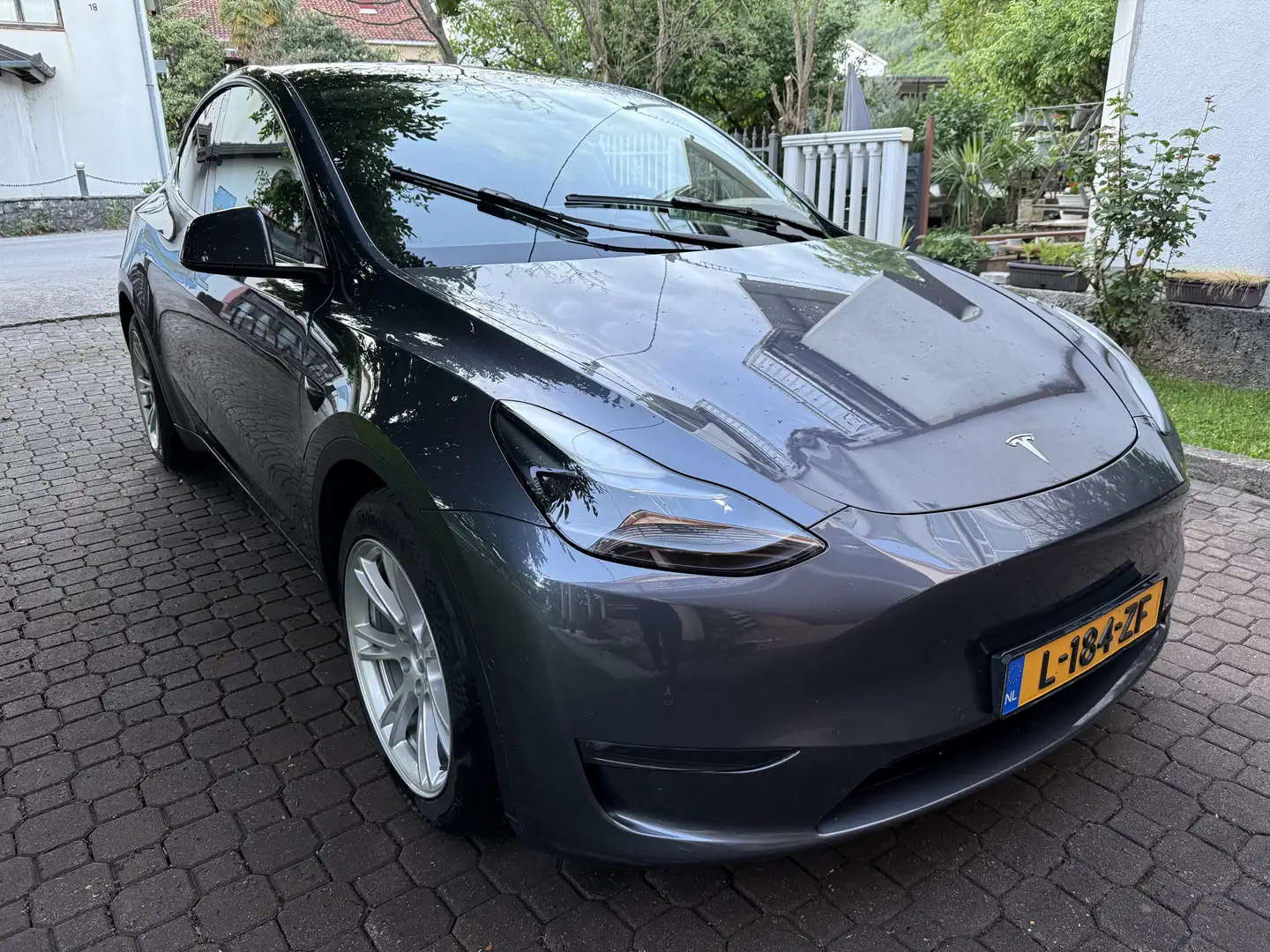 Tesla Model Y Long Range Dual Motor AWD - 1