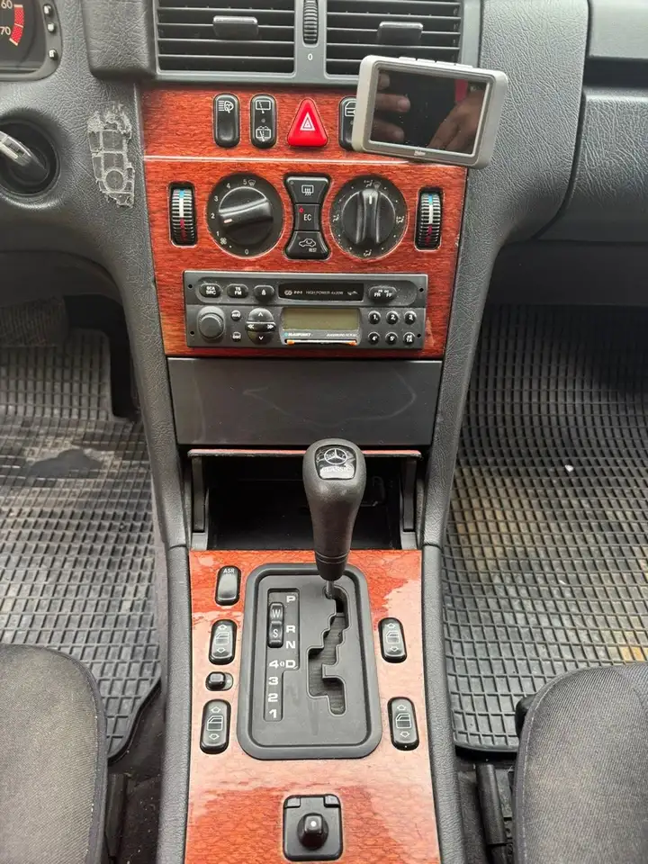 Mercedes-Benz E 280 T 4-Matic Classic, foto 5