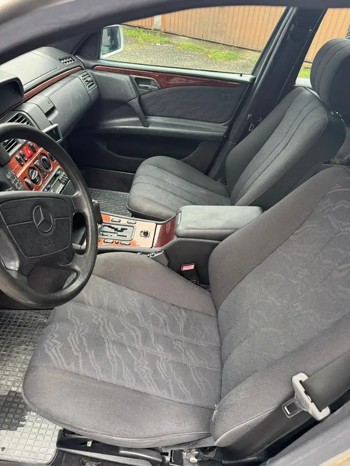 Mercedes-Benz E 280 T 4-Matic Classic, foto 6