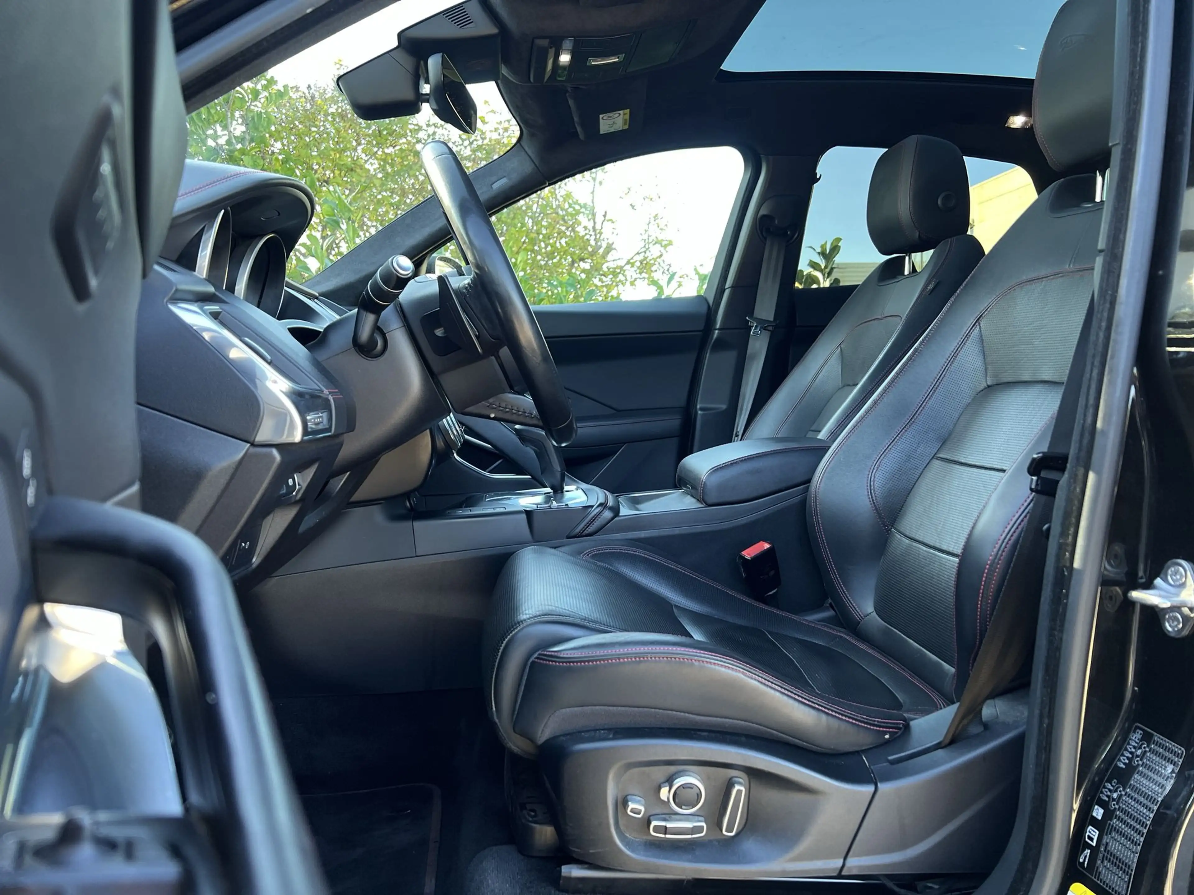 Jaguar E-Pace 2.0 D180 AWD First Edition | Pano | Automaat | Sto — photo 3