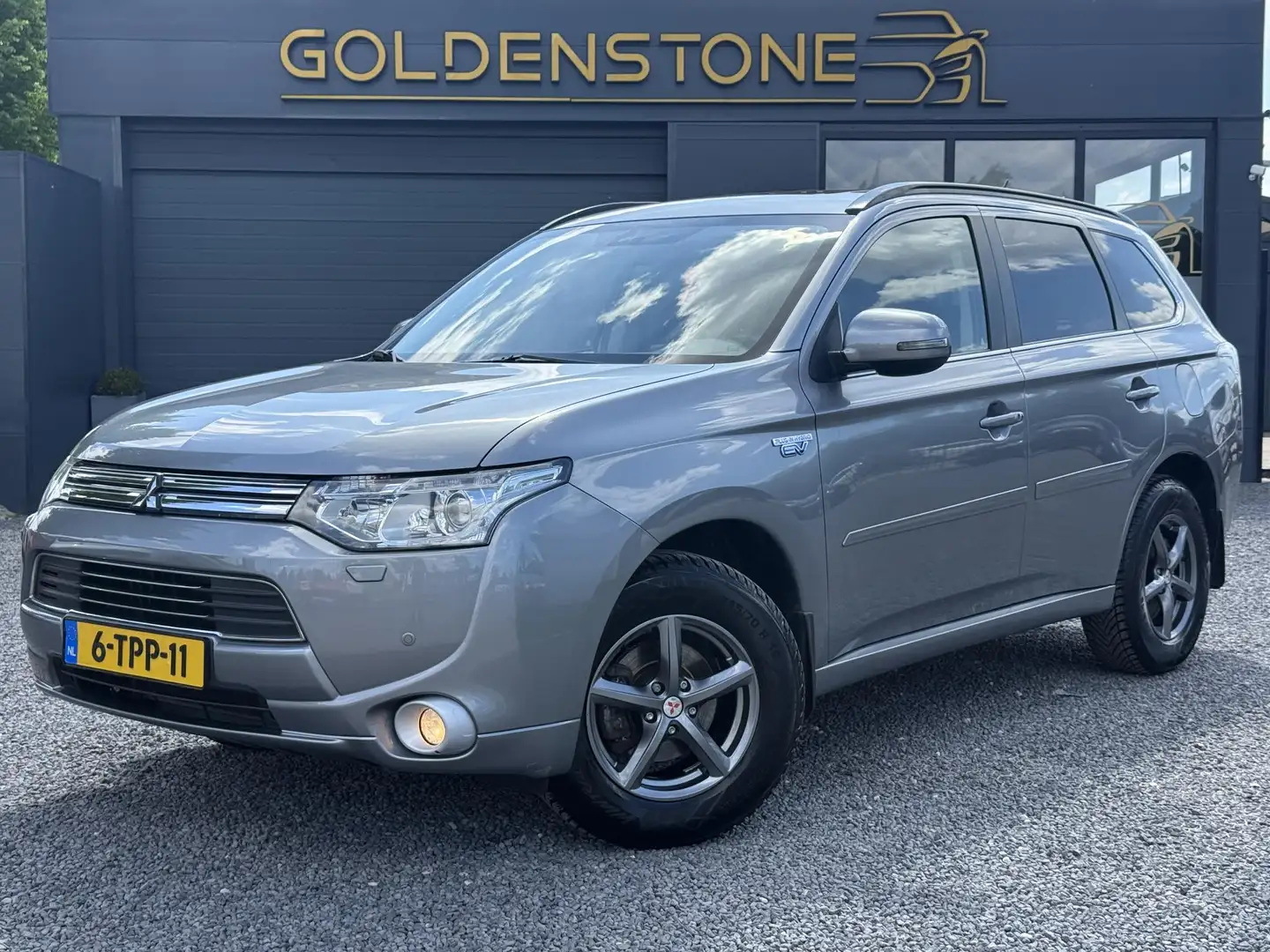 Mitsubishi Outlander 2.0 PHEV Instyle Leder,Camera,Trekhaak,Schuifdak,D Šedá - 1